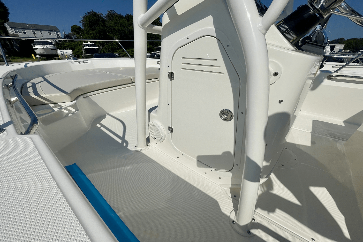 Slide: The Image of Boston Whaler 190 Montauk 2025 - 9