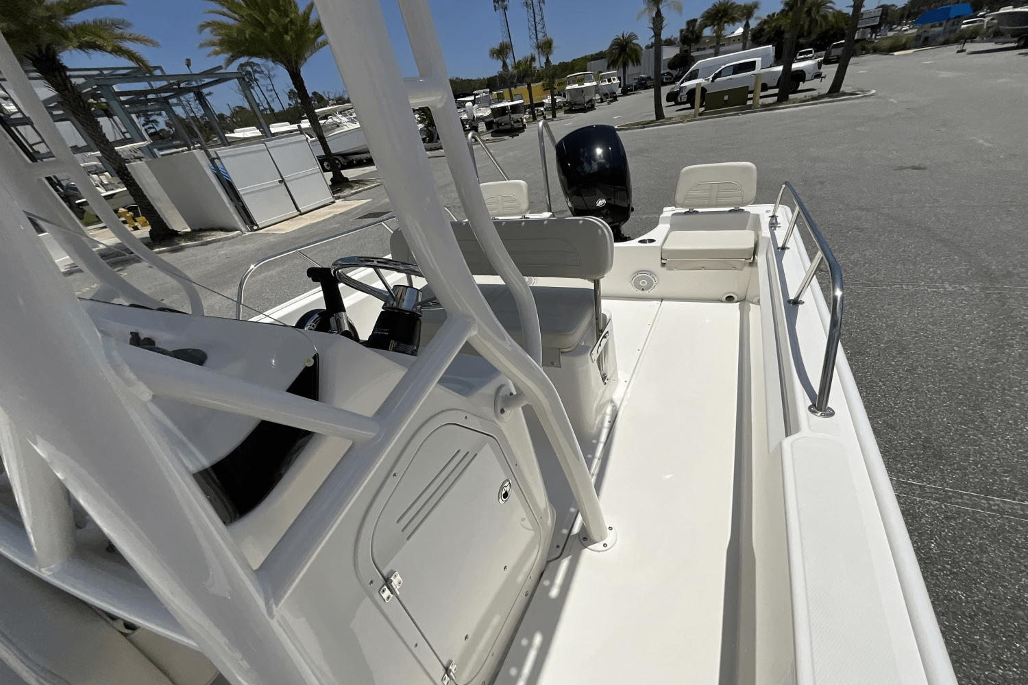 Slide: The Image of Boston Whaler 190 Montauk 2025 - 9