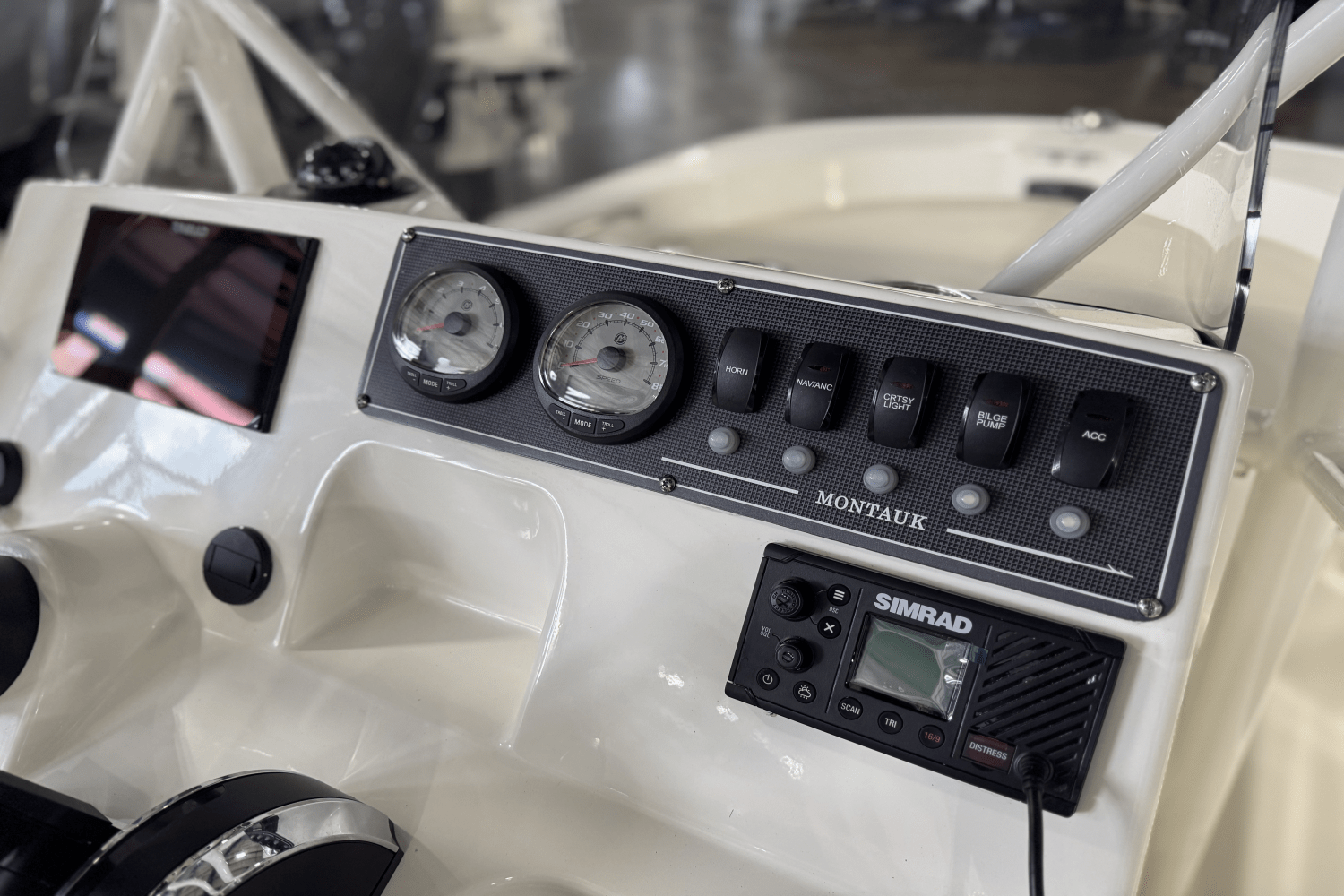 Slide: The Image of Boston Whaler 190 Montauk 2025 - 9