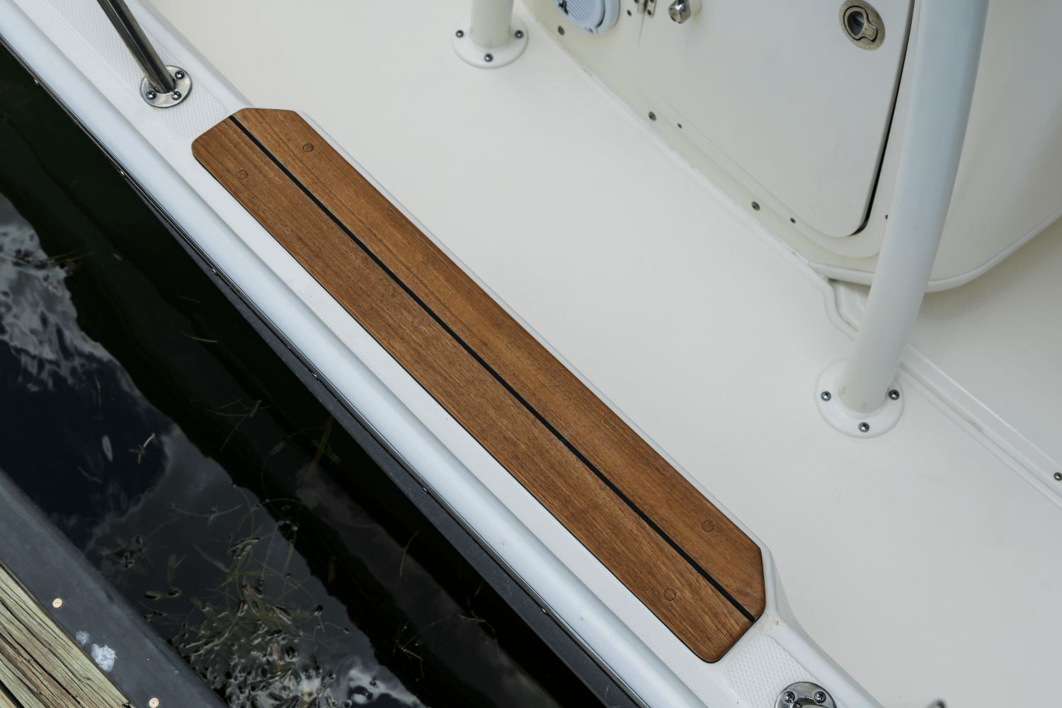 Slide: The Image of Boston Whaler 190 Montauk 2026 - 28
