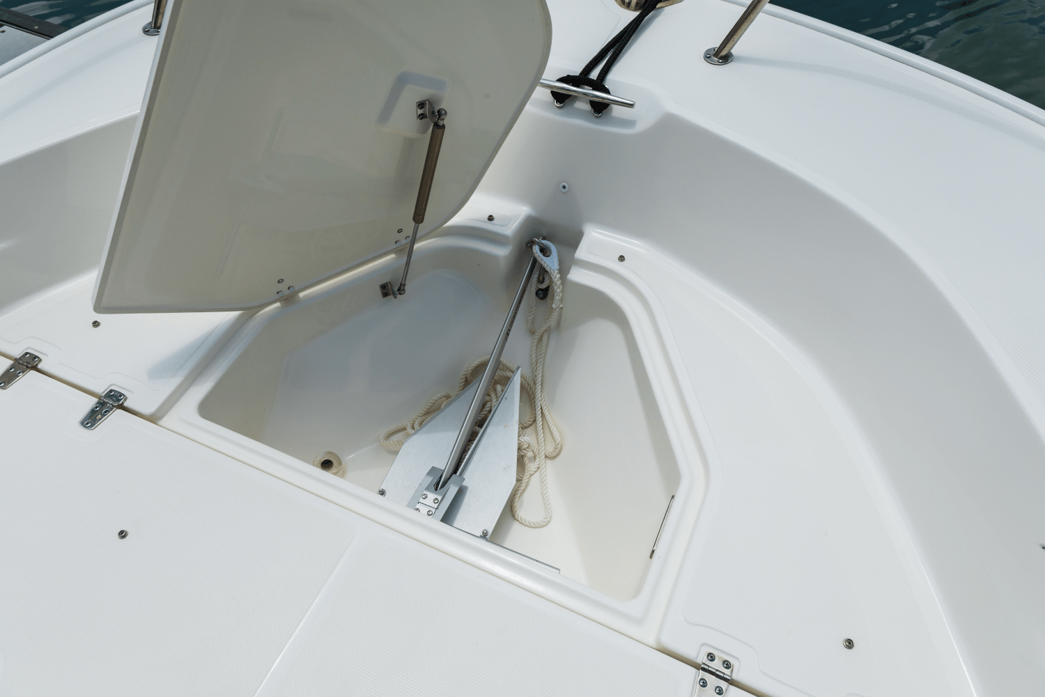 Slide: The Image of Boston Whaler 190 Montauk 2026 - 29