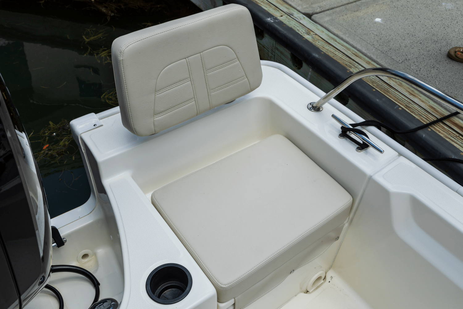 Slide: The Image of Boston Whaler 190 Montauk 2026 - 31