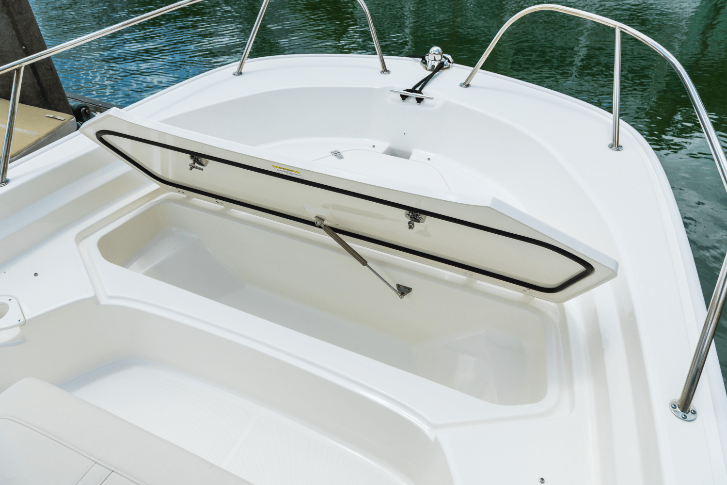 Slide: The Image of Boston Whaler 190 Montauk 2026 - 32