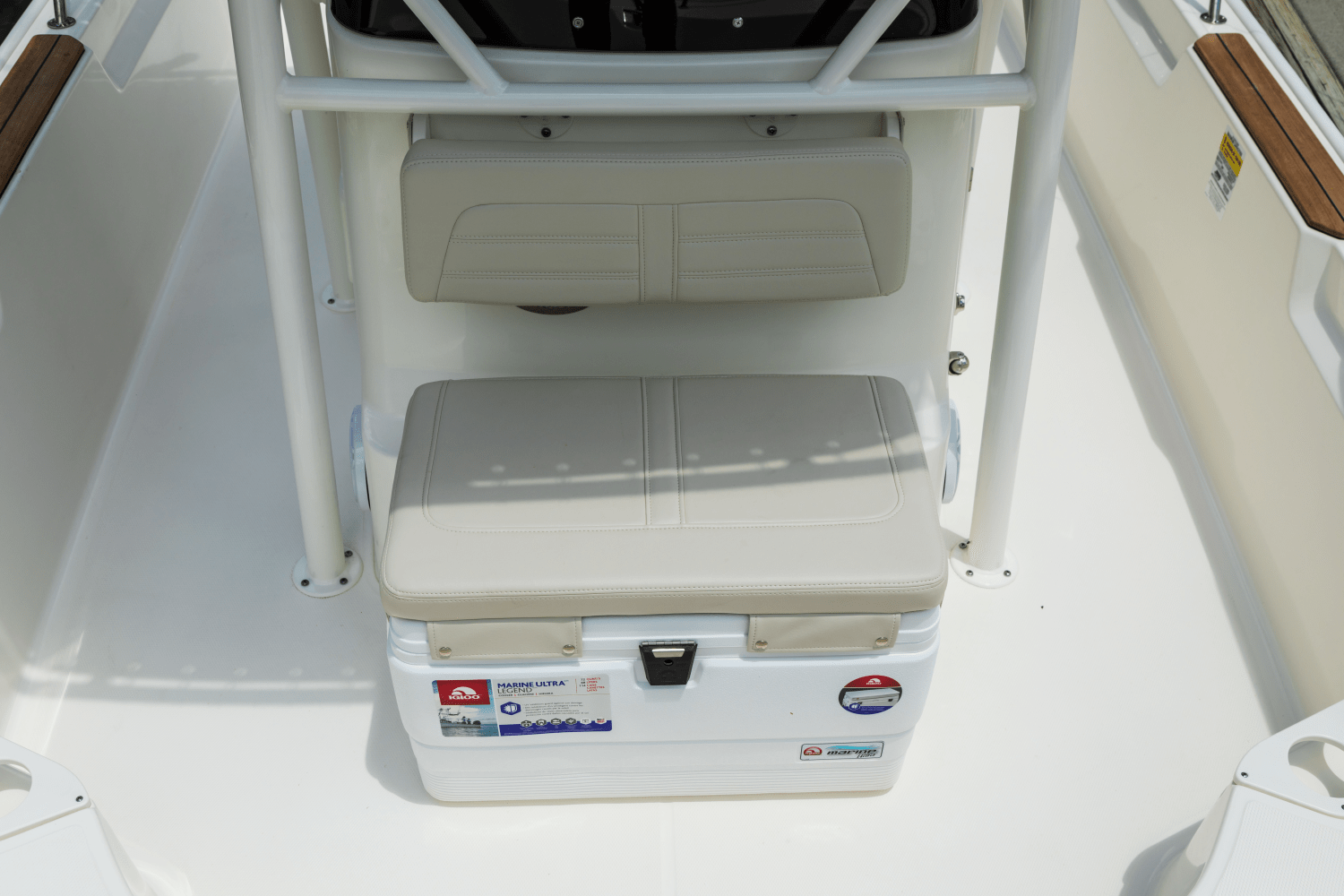 Slide: The Image of Boston Whaler 190 Montauk 2026 - 33
