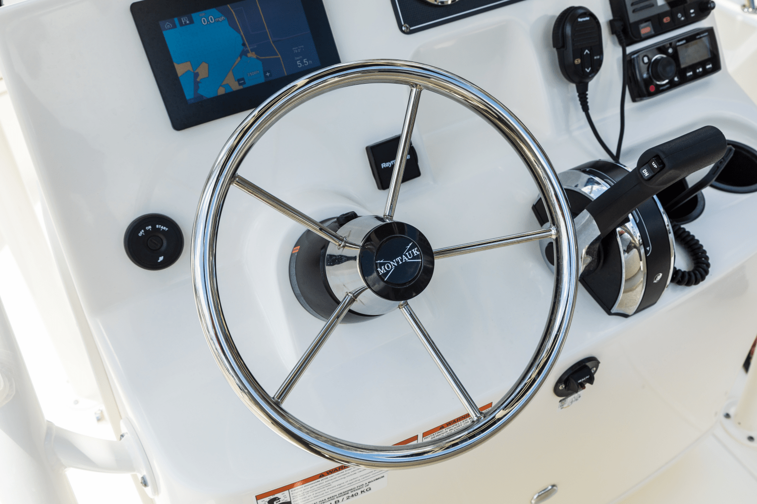 Slide: The Image of Boston Whaler 190 Montauk 2026 - 38