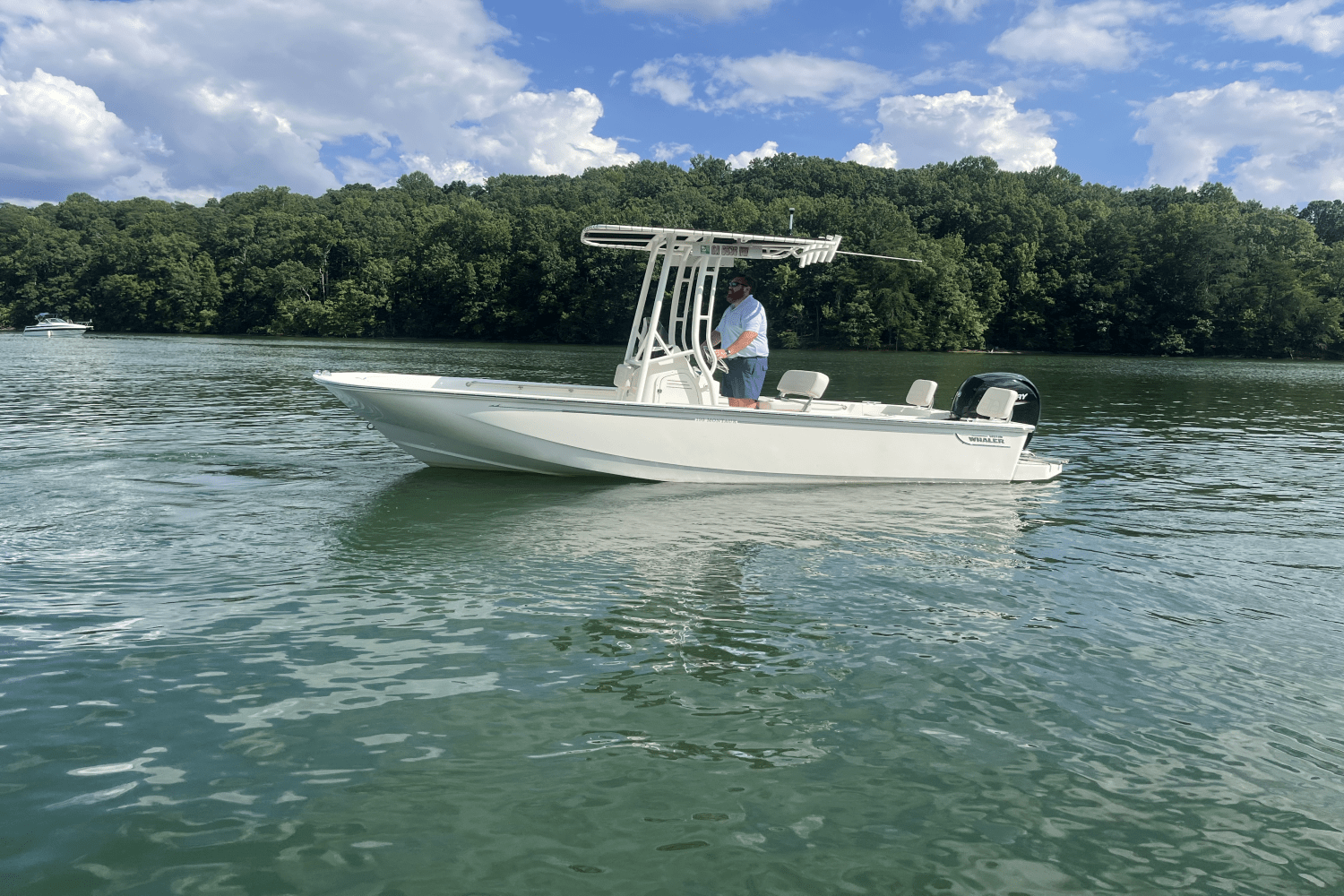 Slide: The Image of Boston Whaler 19 MONTAUK 2024 - 0