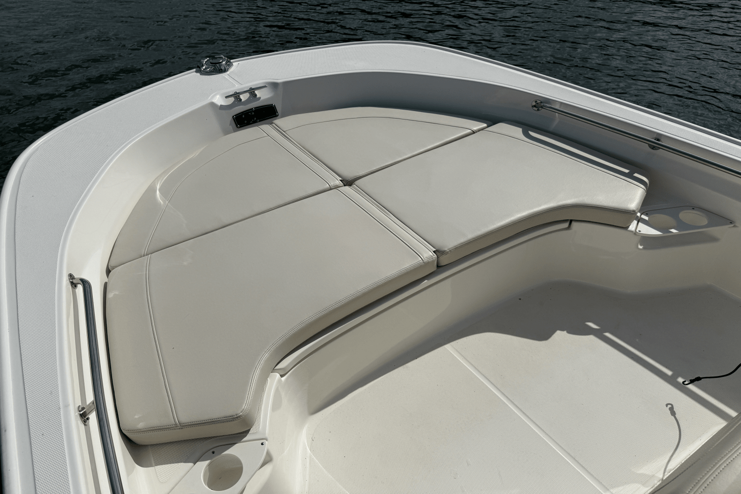 Slide: The Image of Boston Whaler 19 MONTAUK 2024 - 11