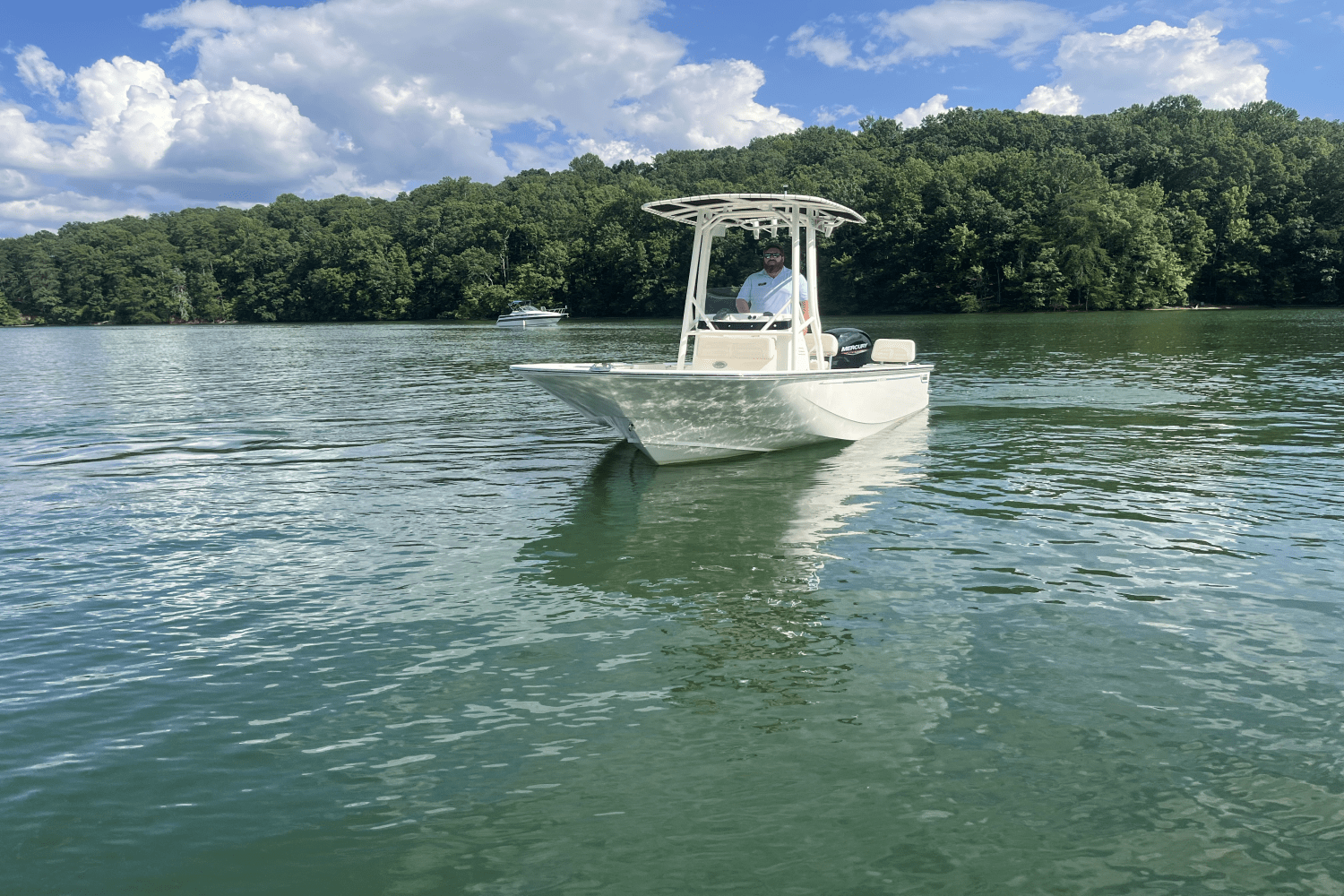 Slide: The Image of Boston Whaler 19 MONTAUK 2024 - 3