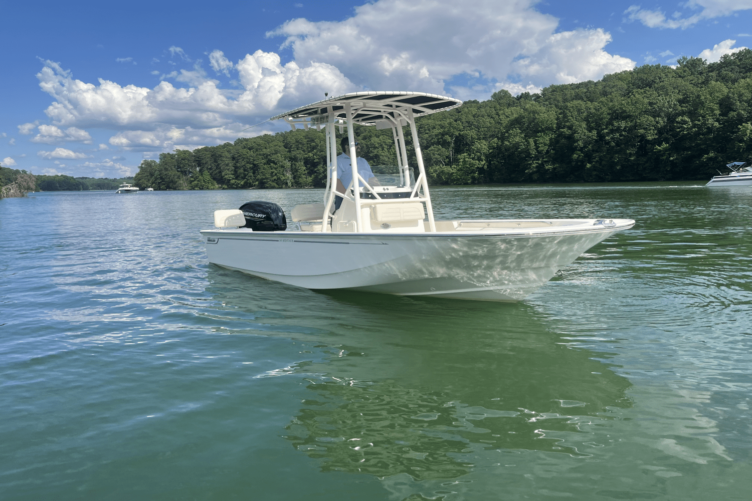 Slide: The Image of Boston Whaler 19 MONTAUK 2024 - 5