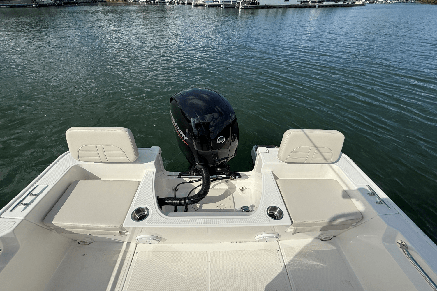 Slide: The Image of Boston Whaler 19 MONTAUK 2024 - 8