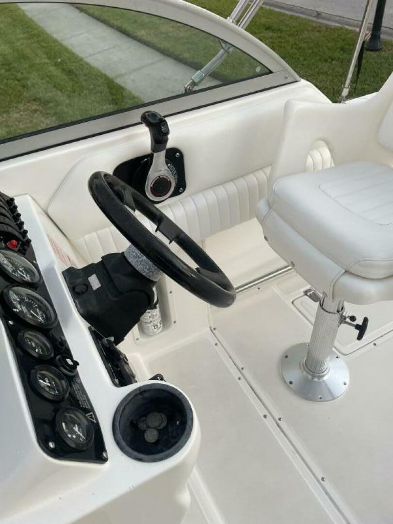 Slide: The Image of Boston Whaler 21 2002 - 3995574