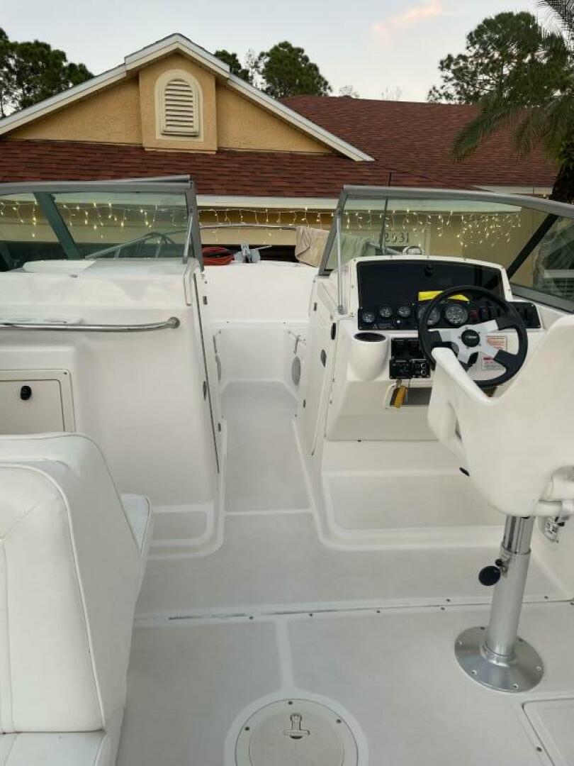 Slide: The Image of Boston Whaler 21 2002 - 3995577