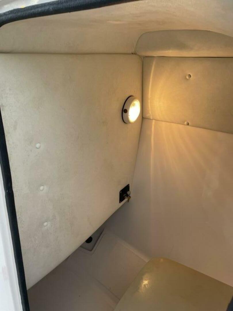 Slide: The Image of Boston Whaler 21 2002 - 3995582