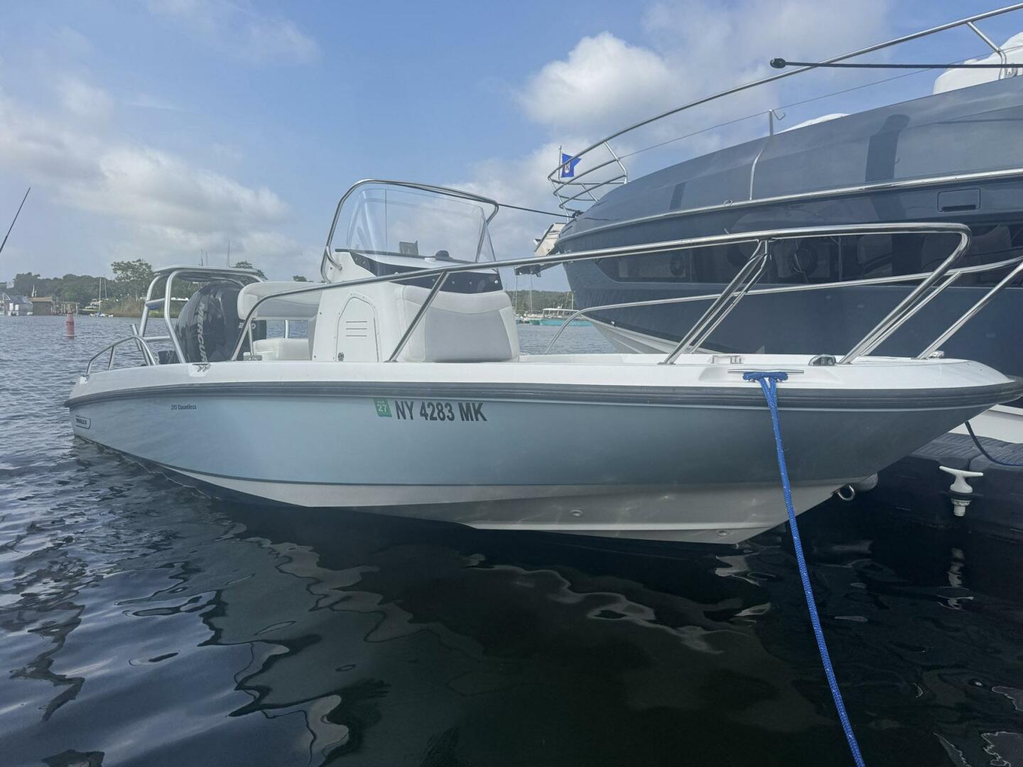 Slide: The Image of Boston Whaler 210 Dauntless 2015 - 5565055