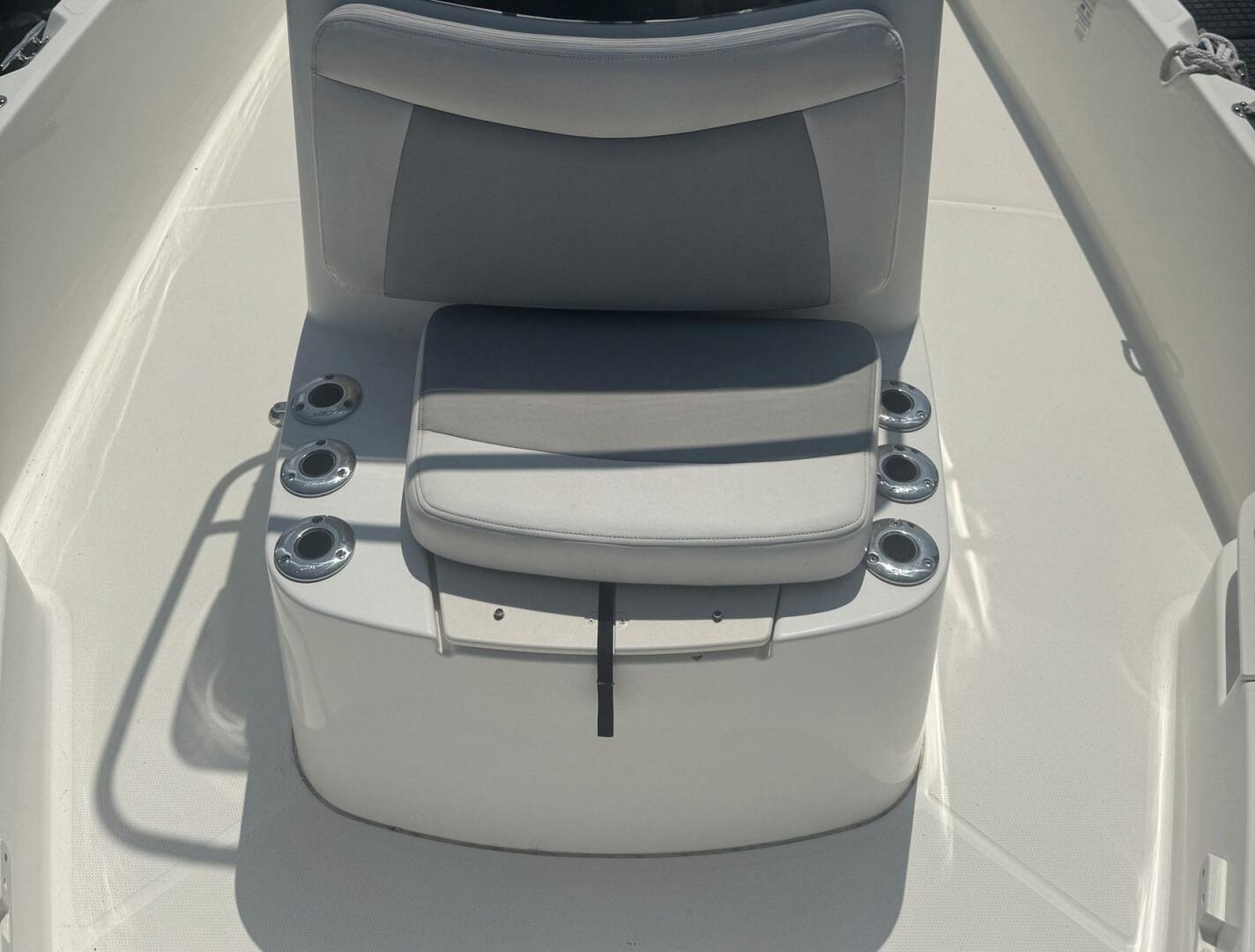 Slide: The Image of Boston Whaler 210 Dauntless 2015 - 5565057