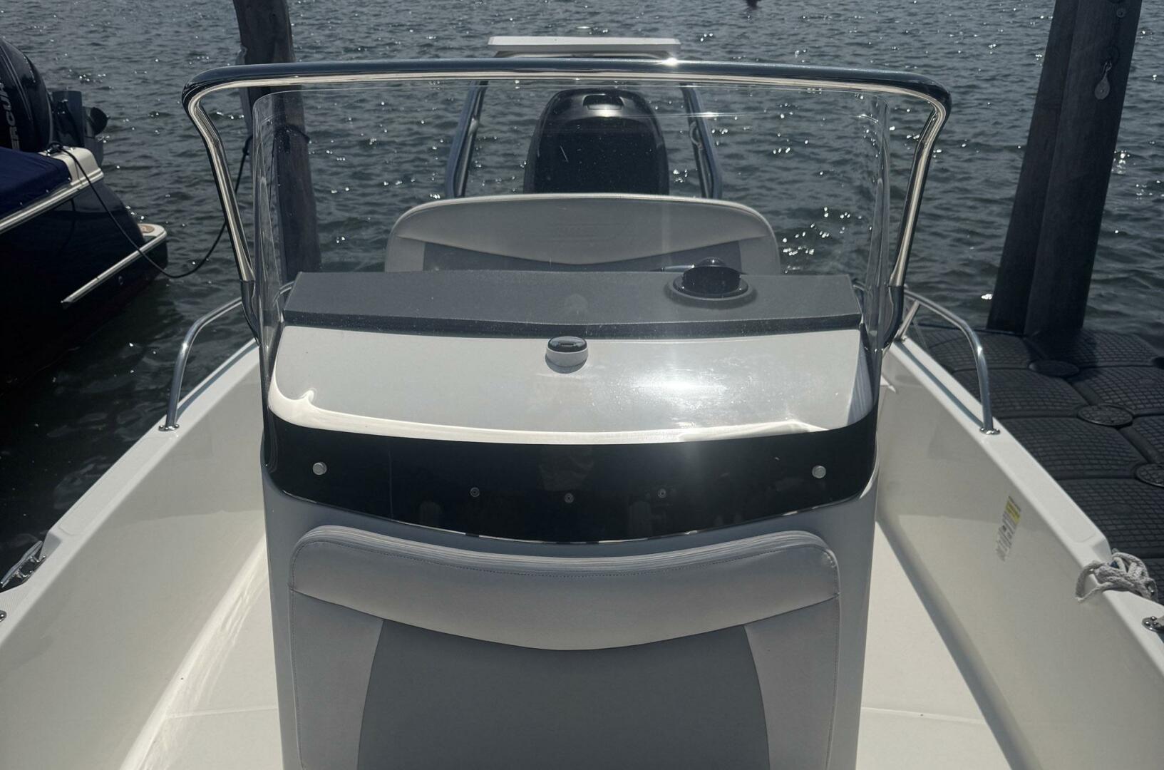 Slide: The Image of Boston Whaler 210 Dauntless 2015 - 5565058