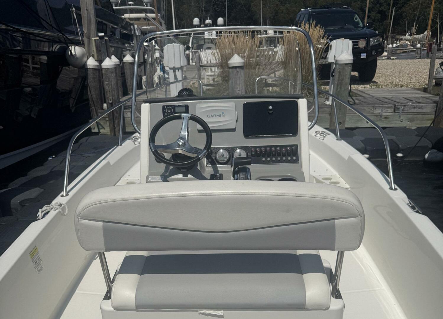 Slide: The Image of Boston Whaler 210 Dauntless 2015 - 5565061