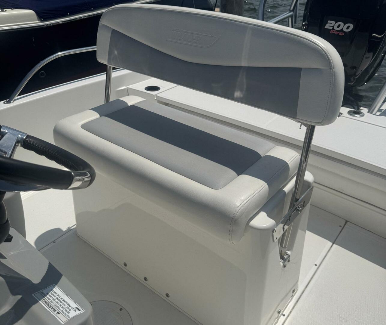 Slide: The Image of Boston Whaler 210 Dauntless 2015 - 5565062