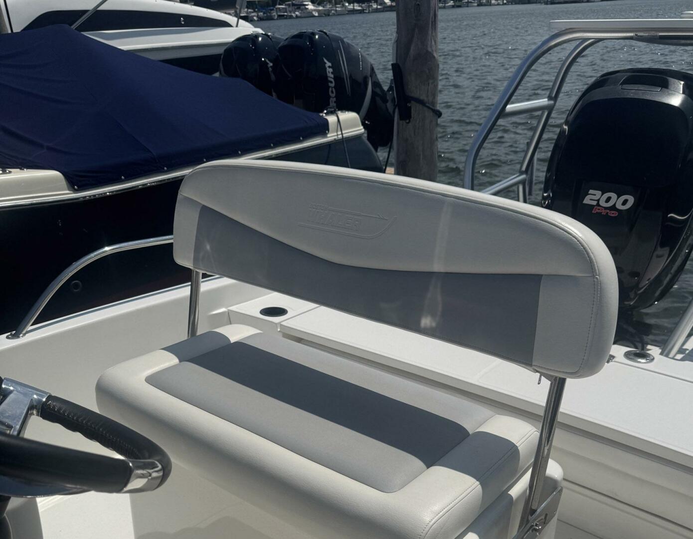 Slide: The Image of Boston Whaler 210 Dauntless 2015 - 5565063