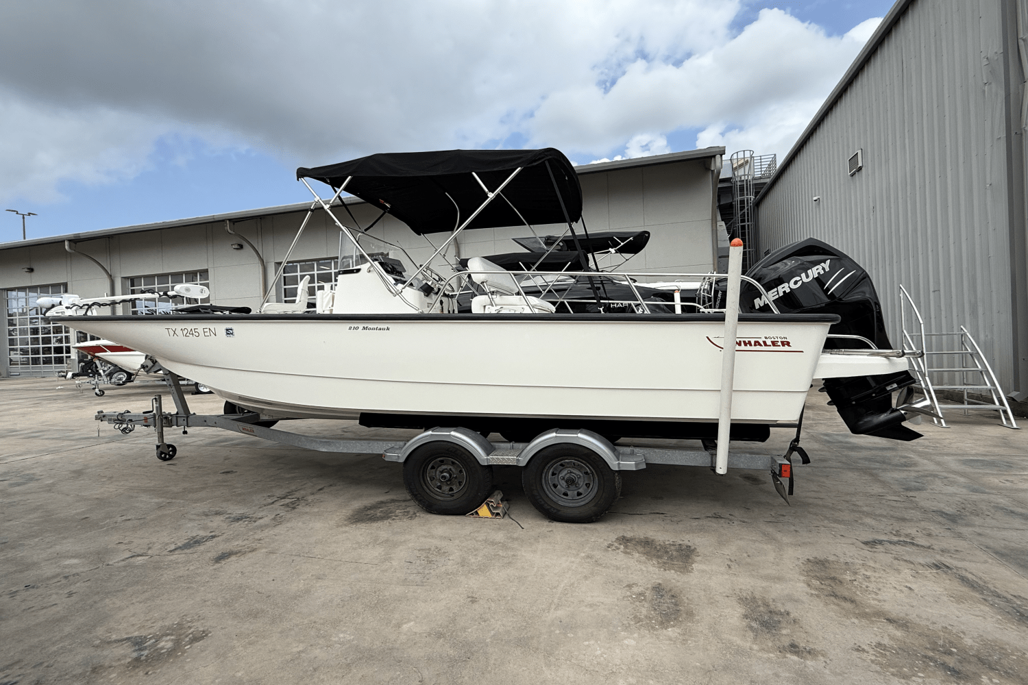 Slide: The Image of Boston Whaler 210 Montauk 2017 - 0