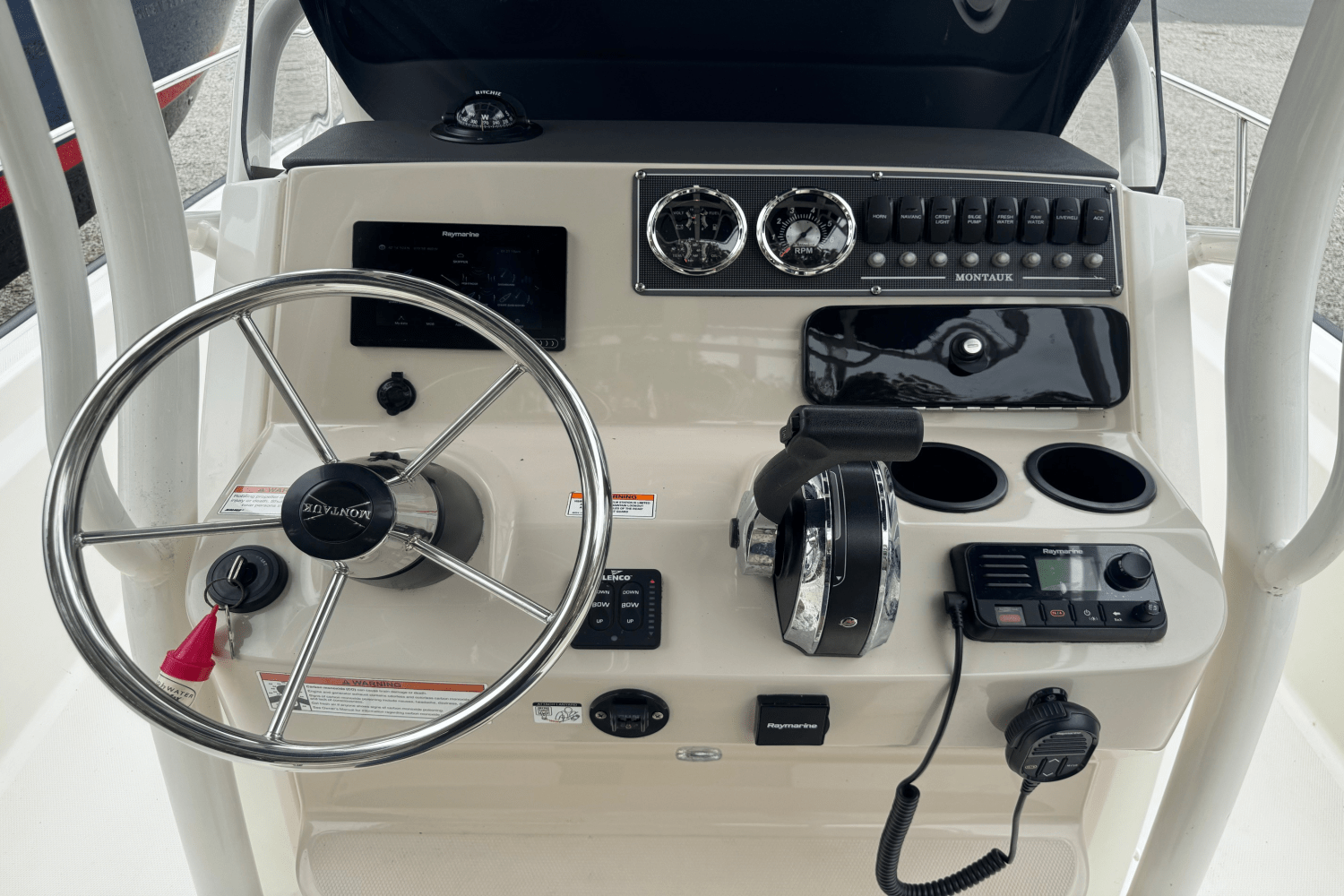 Slide: The Image of Boston Whaler 210 MONTAUK 2019 - 11