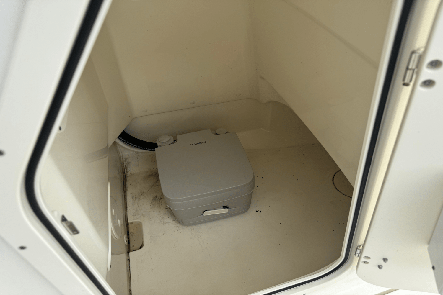 Slide: The Image of Boston Whaler 210 MONTAUK 2019 - 12