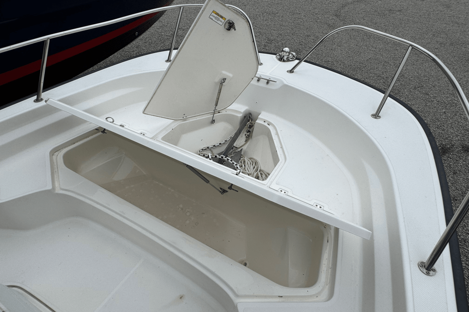 Slide: The Image of Boston Whaler 210 MONTAUK 2019 - 14