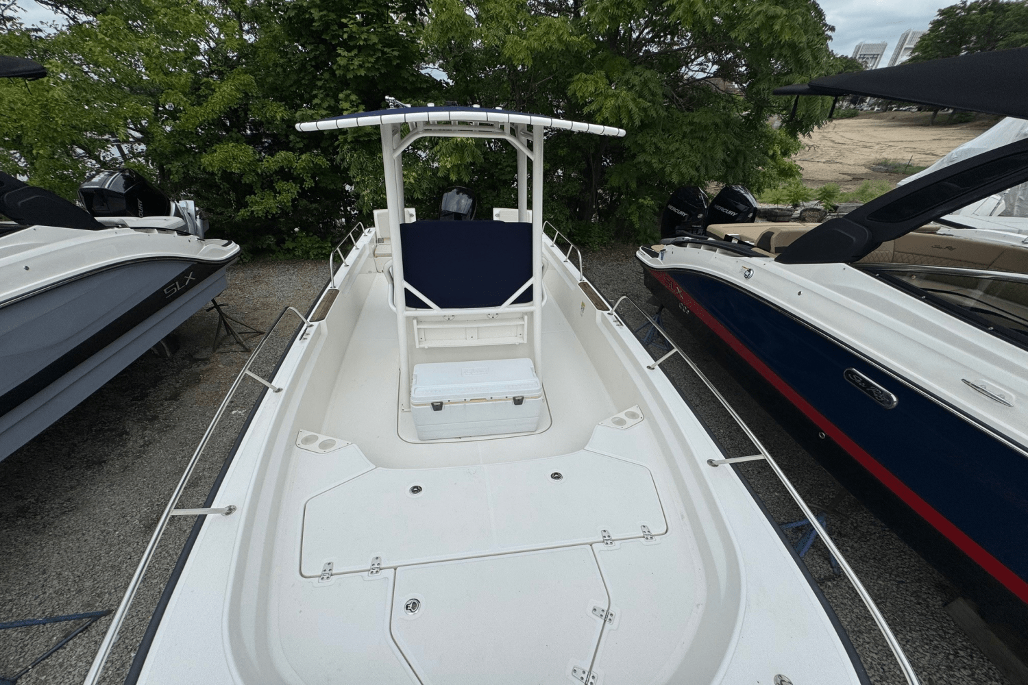 Slide: The Image of Boston Whaler 210 MONTAUK 2019 - 15