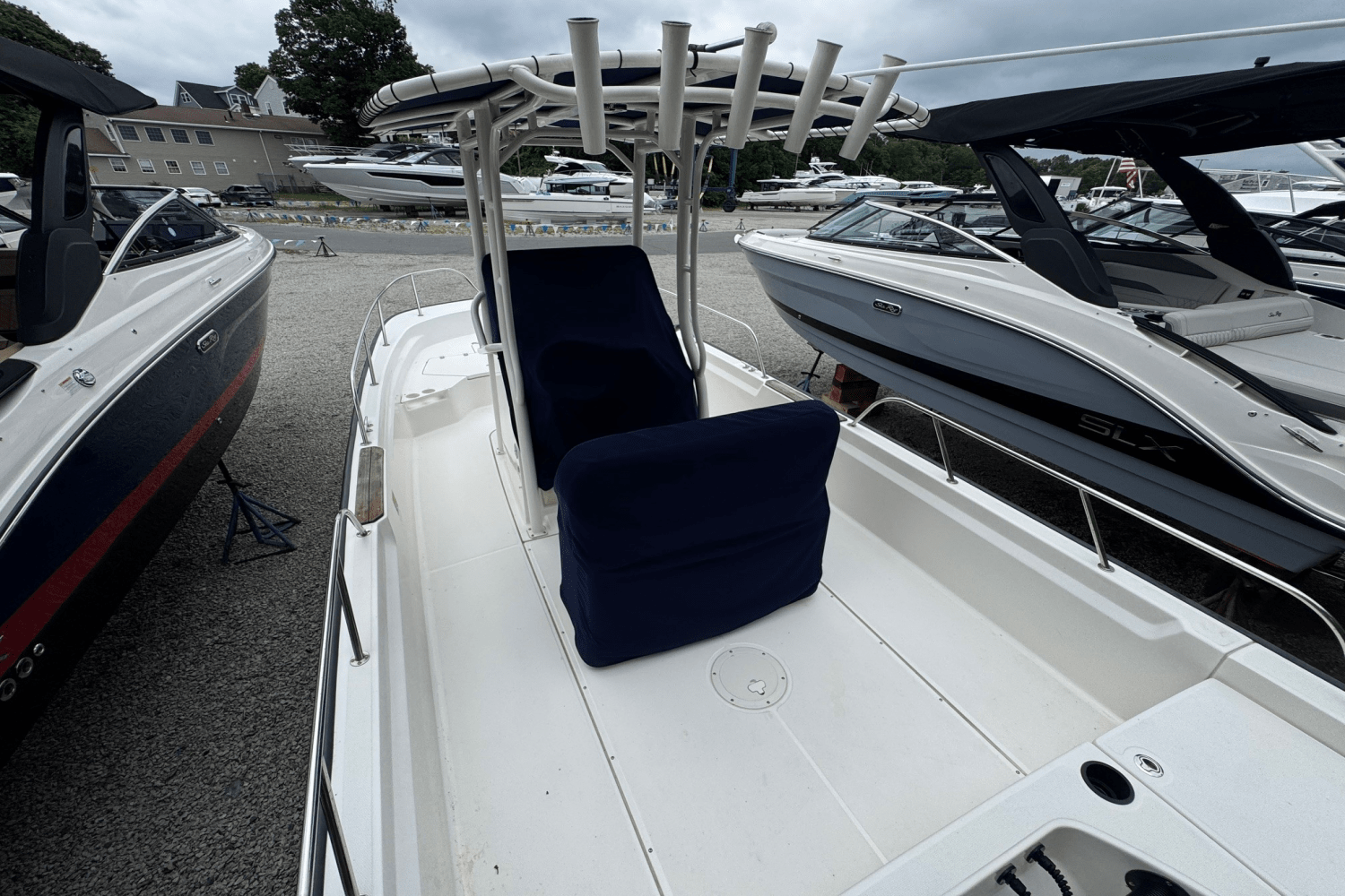 Slide: The Image of Boston Whaler 210 MONTAUK 2019 - 4