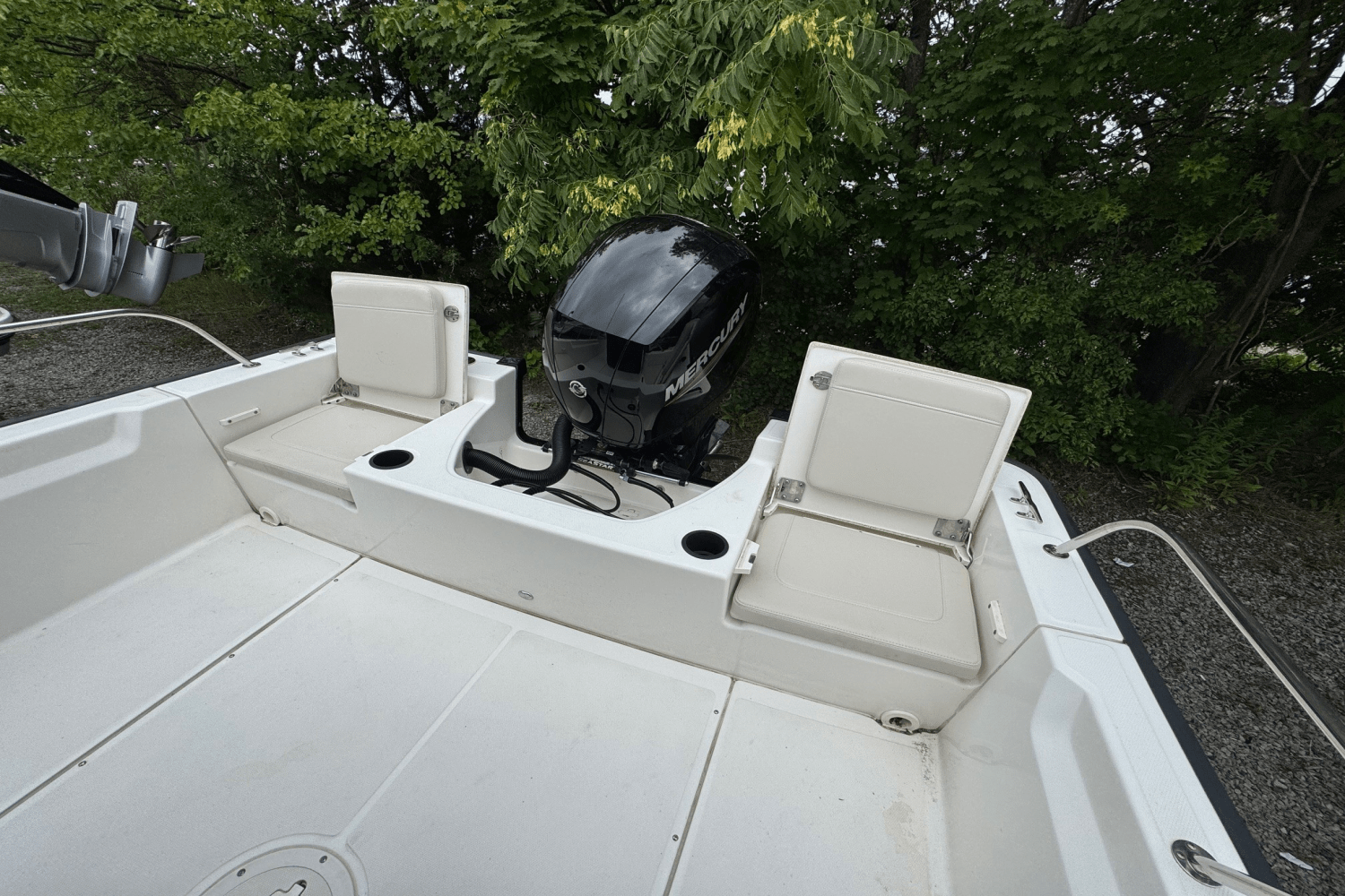 Slide: The Image of Boston Whaler 210 MONTAUK 2019 - 5