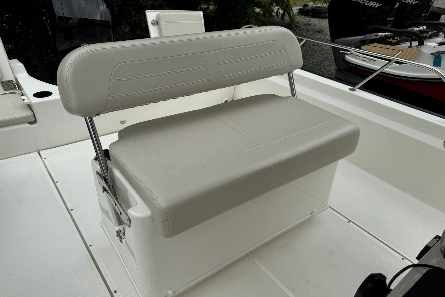 Slide: The Image of Boston Whaler 210 MONTAUK 2019 - 6