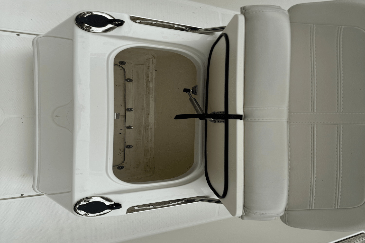 Slide: The Image of Boston Whaler 210 MONTAUK 2019 - 7