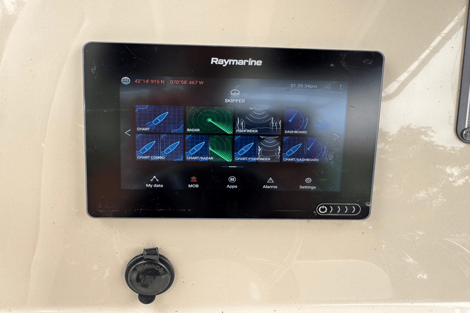 Slide: The Image of Boston Whaler 210 MONTAUK 2019 - 8