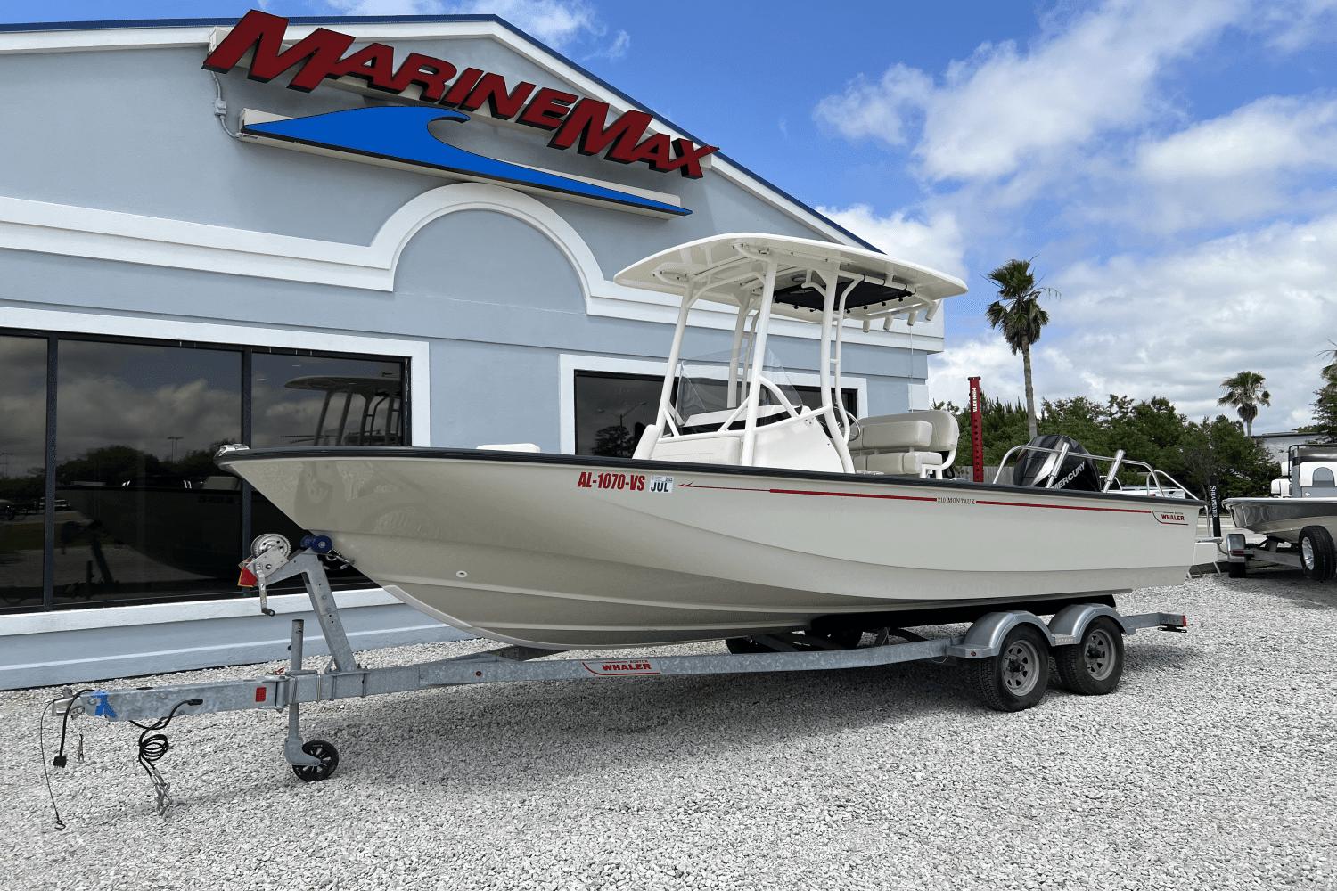 Slide: The Image of Boston Whaler 210 Montauk 2021 - 0