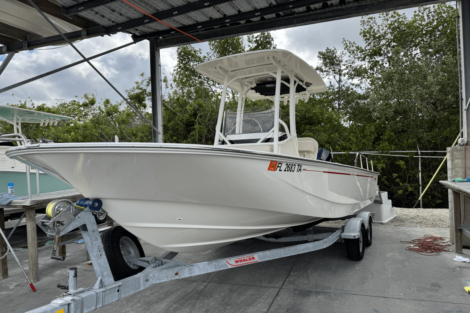 Slide: The Image of Boston Whaler 210 MONTAUK 2021 - 0
