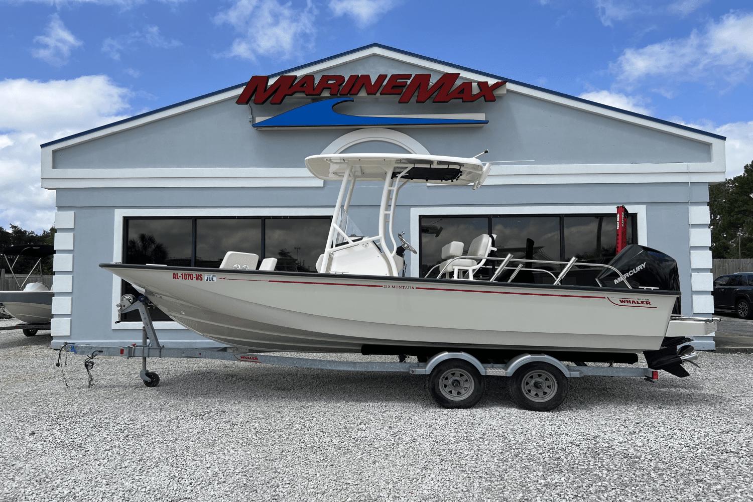 Slide: The Image of Boston Whaler 210 Montauk 2021 - 1
