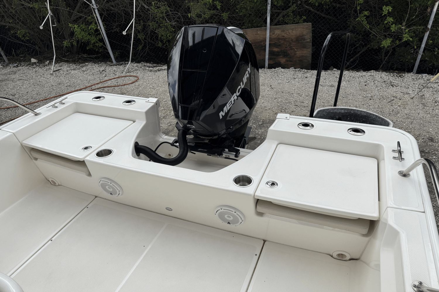 Slide: The Image of Boston Whaler 210 MONTAUK 2021 - 10