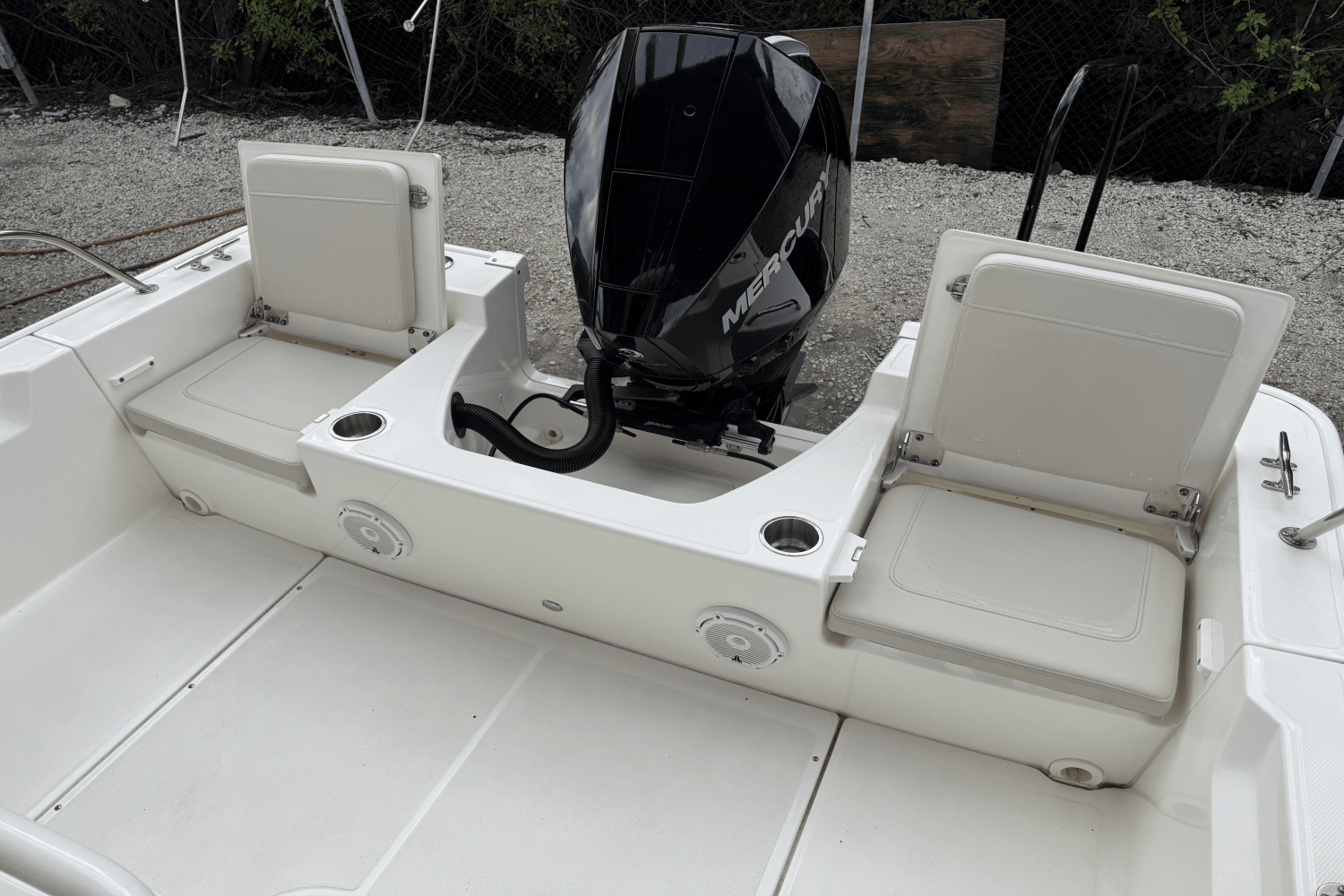 Slide: The Image of Boston Whaler 210 MONTAUK 2021 - 11