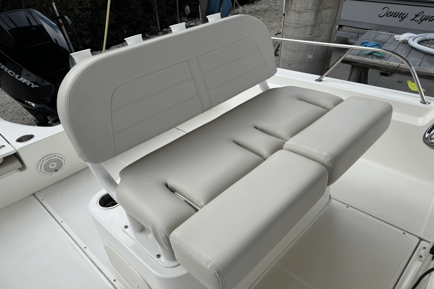 Slide: The Image of Boston Whaler 210 MONTAUK 2021 - 12