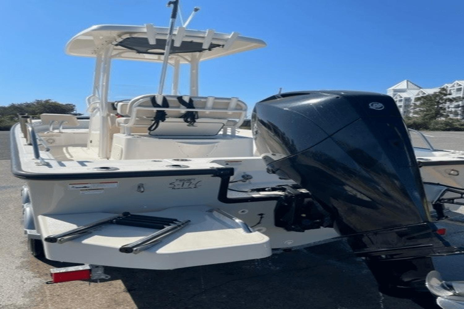 Slide: The Image of Boston Whaler 210 Montauk 2021 - 15