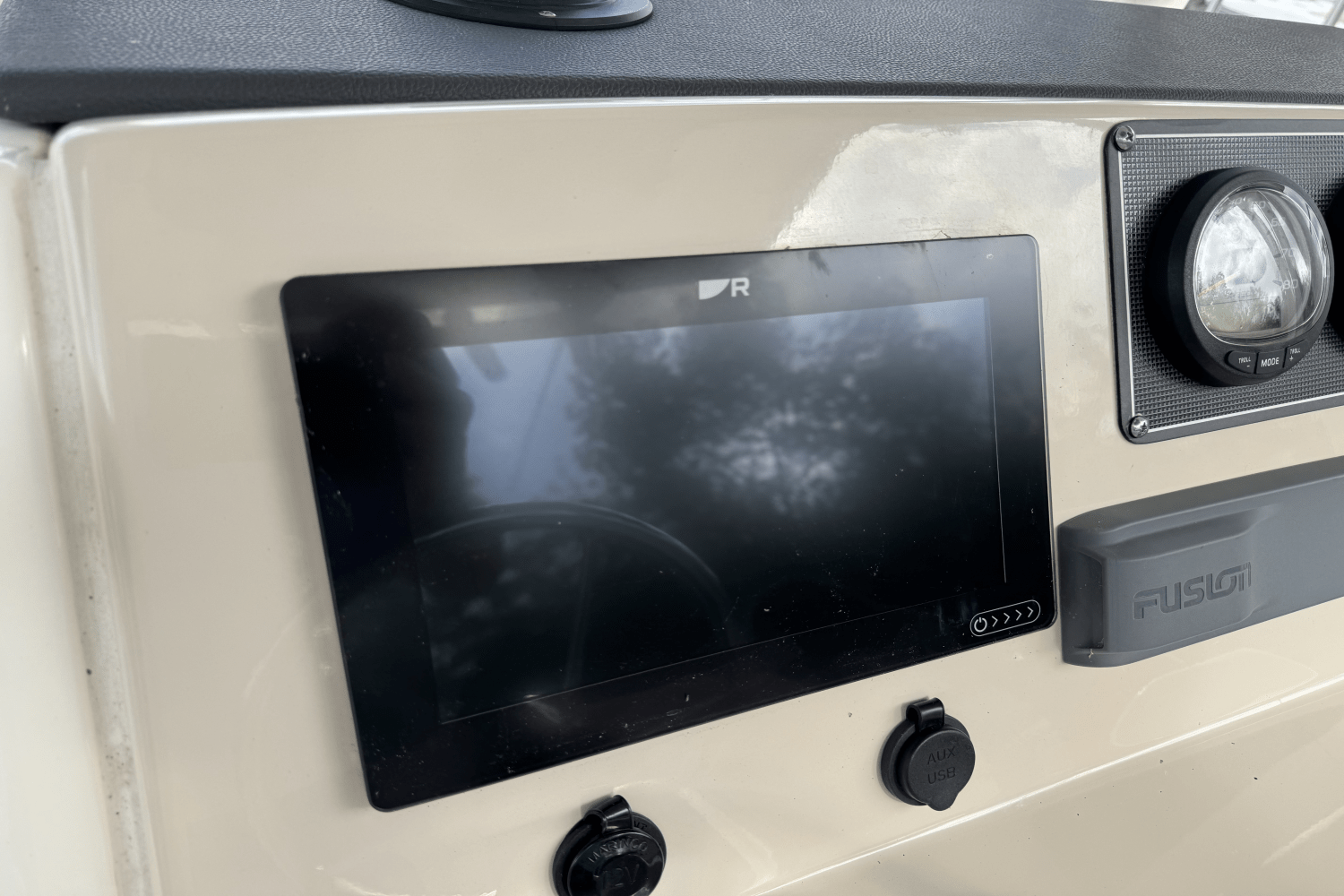 Slide: The Image of Boston Whaler 210 MONTAUK 2021 - 15
