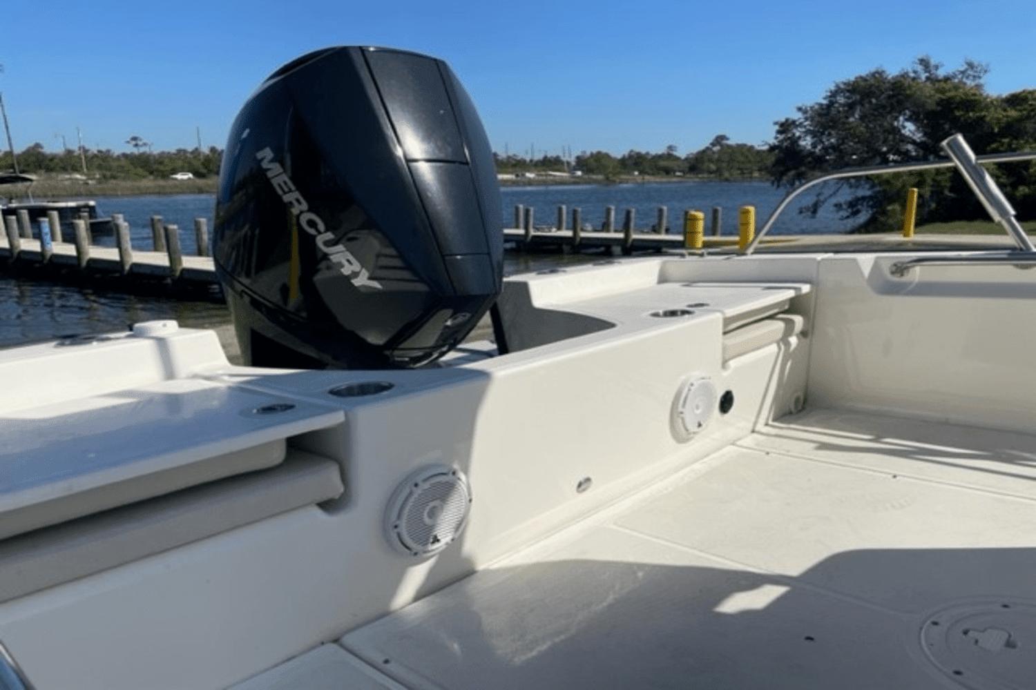 Slide: The Image of Boston Whaler 210 Montauk 2021 - 16