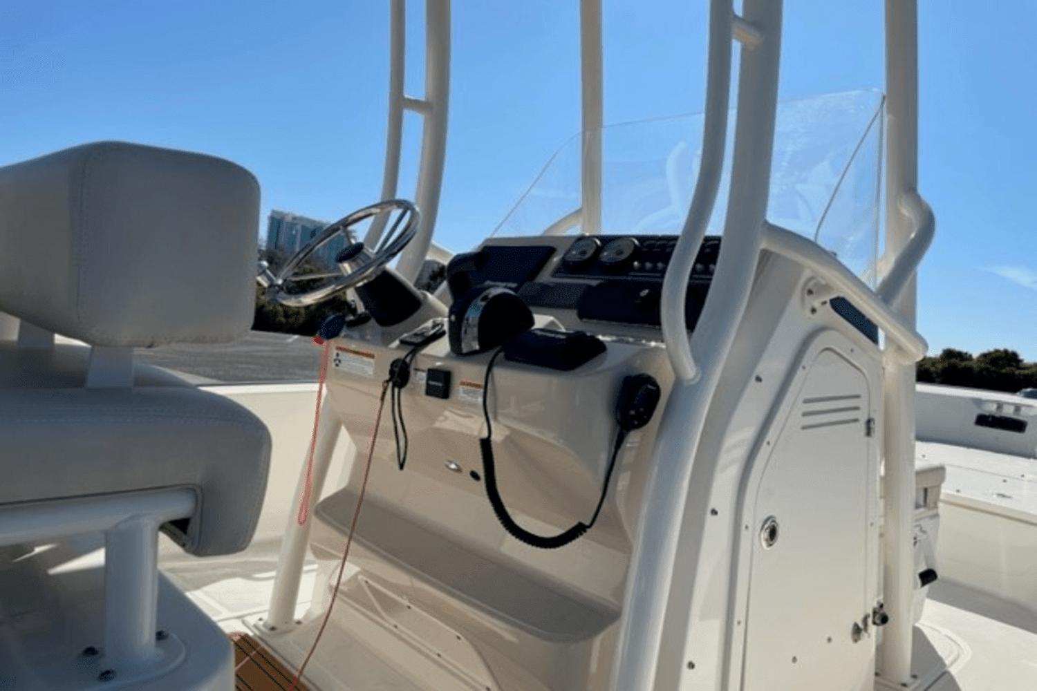 Slide: The Image of Boston Whaler 210 Montauk 2021 - 18