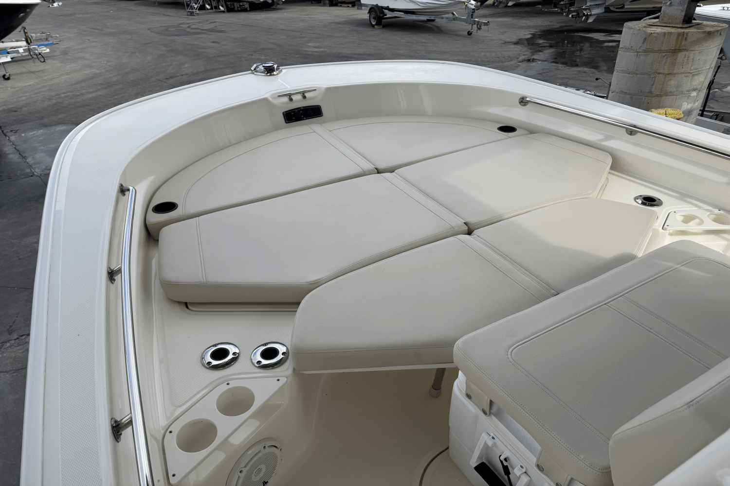 Slide: The Image of Boston Whaler 210 MONTAUK 2021 - 18