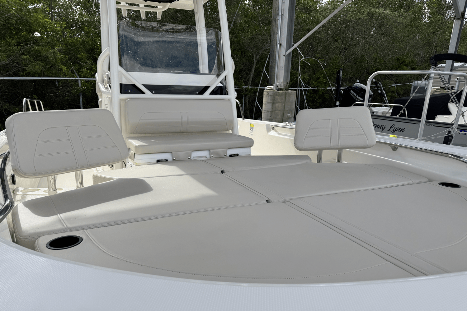 Slide: The Image of Boston Whaler 210 MONTAUK 2021 - 19