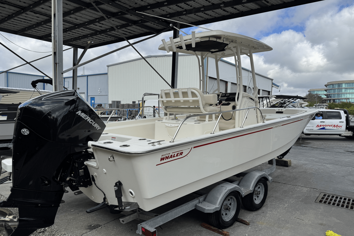 Slide: The Image of Boston Whaler 210 MONTAUK 2021 - 2