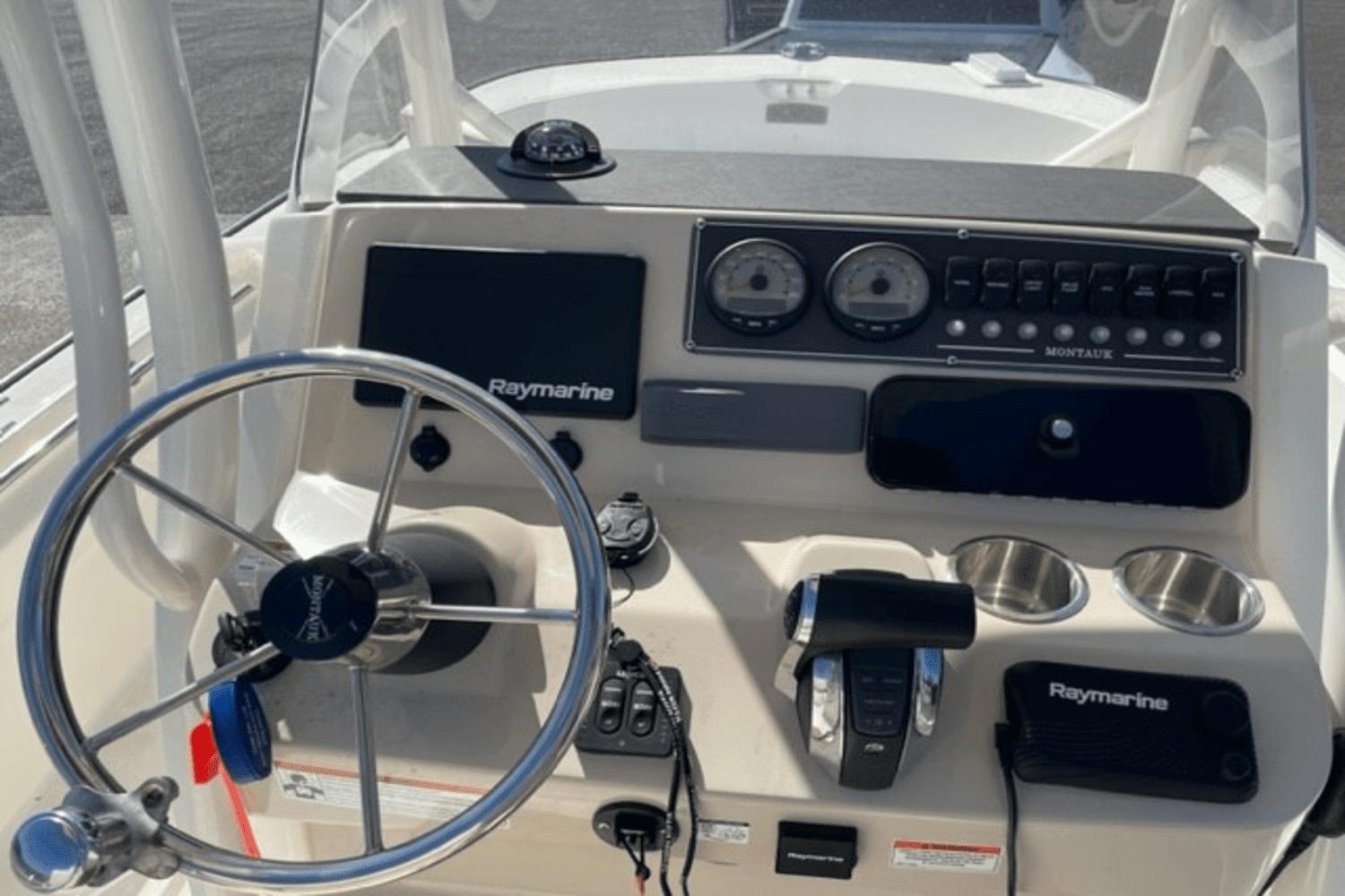 Slide: The Image of Boston Whaler 210 Montauk 2021 - 20