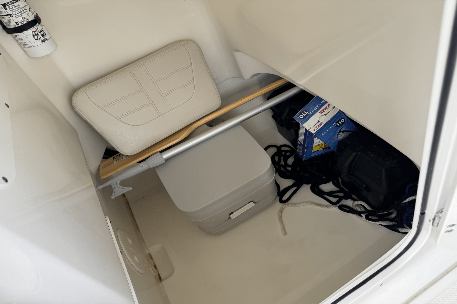 Slide: The Image of Boston Whaler 210 MONTAUK 2021 - 20