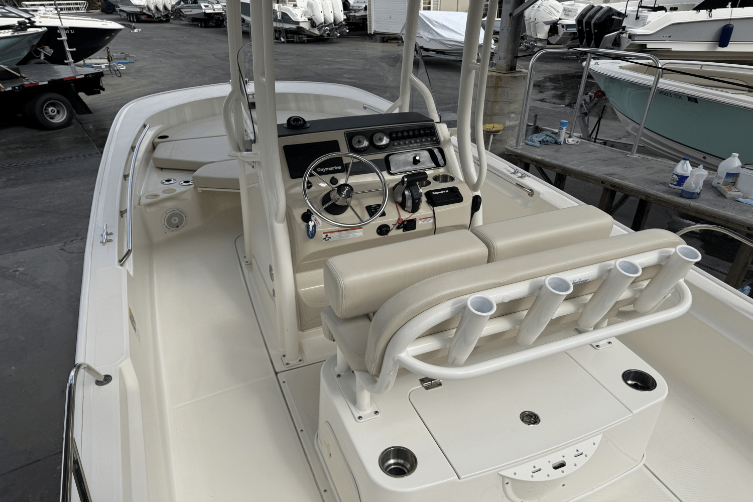 Slide: The Image of Boston Whaler 210 MONTAUK 2021 - 6