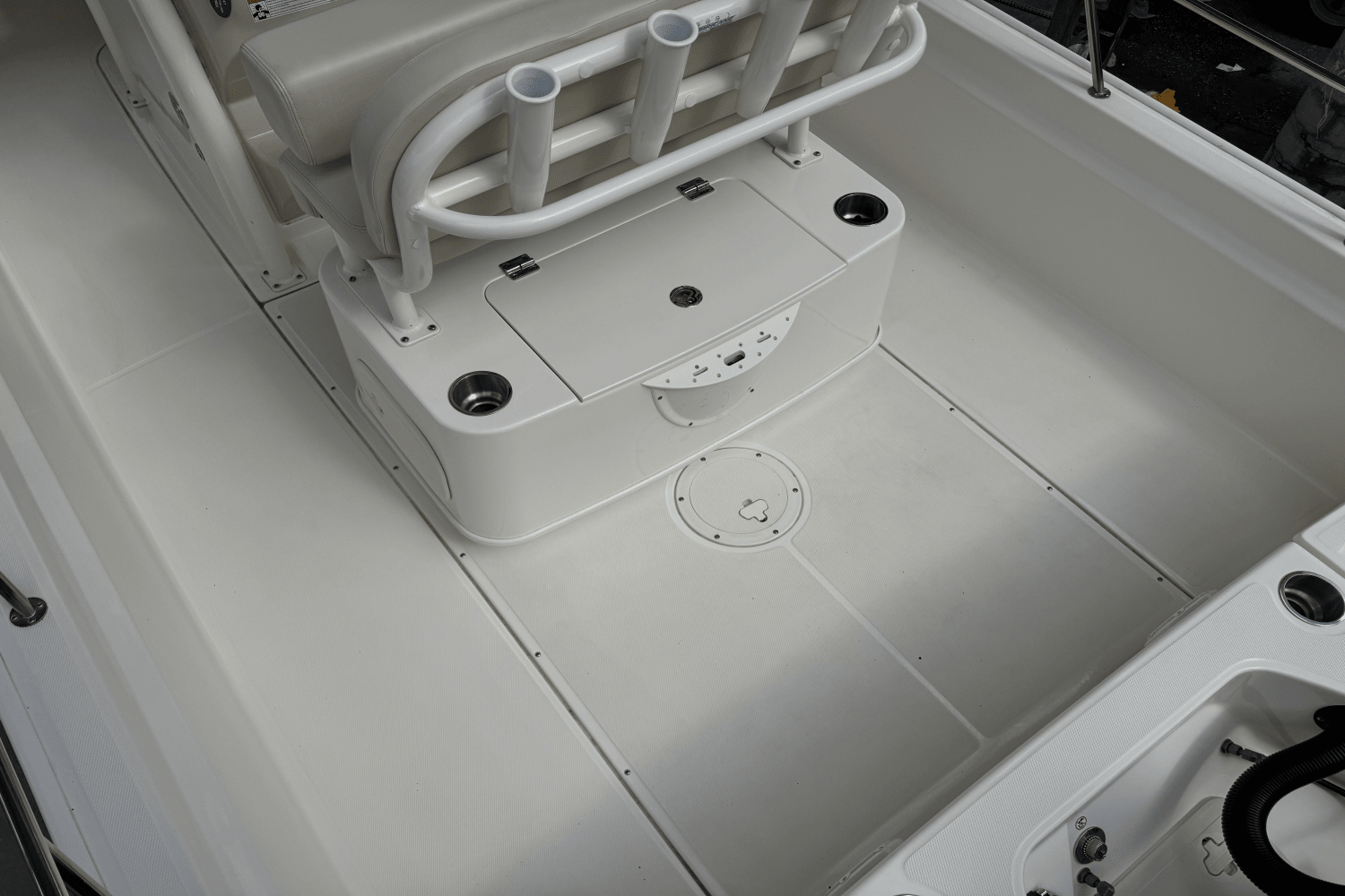 Slide: The Image of Boston Whaler 210 MONTAUK 2021 - 7